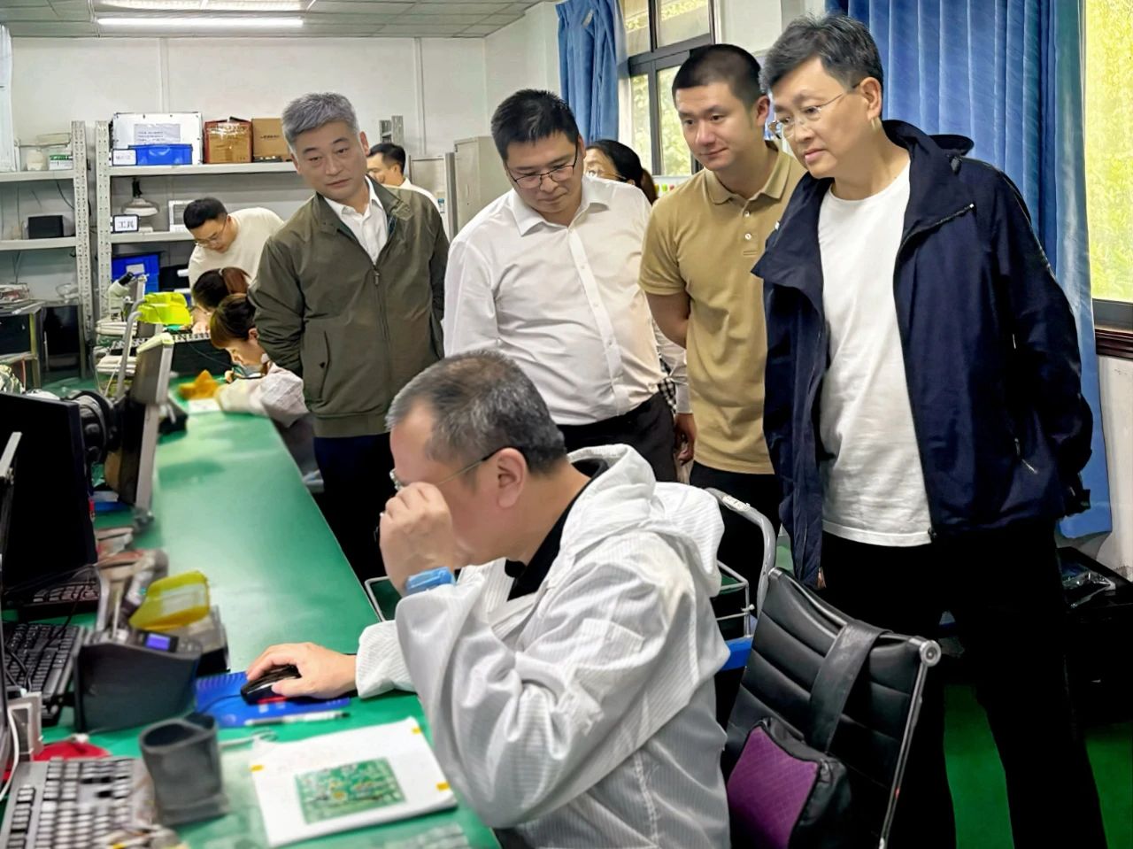 四川发展（控股）公司党委书记、董事长徐一心一行赴suncitygroup太阳新城调研指导